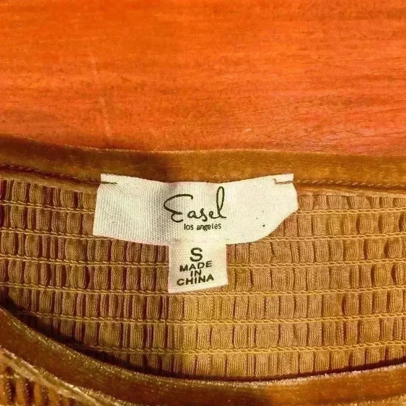 Easel Los Angeles Velvet Top. Womens size Small. Gold. Bodycon fit, Festive,Fall - Picture 3 of 7